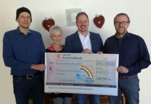 Spendenscheck der K-iS Systemhaus GmbH Schweiz an die Stiftung Kinderhospiz Schweiz